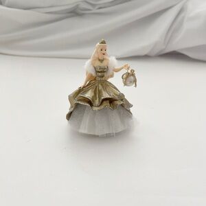 Hallmark Ornament 2000 Celebration Barbie Edition